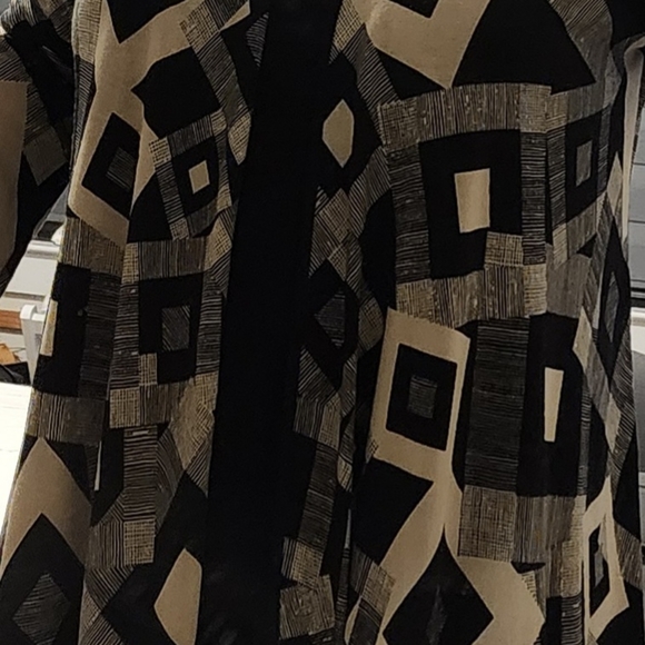 Black and Tan Sweater like Wrap - Picture 6 of 8